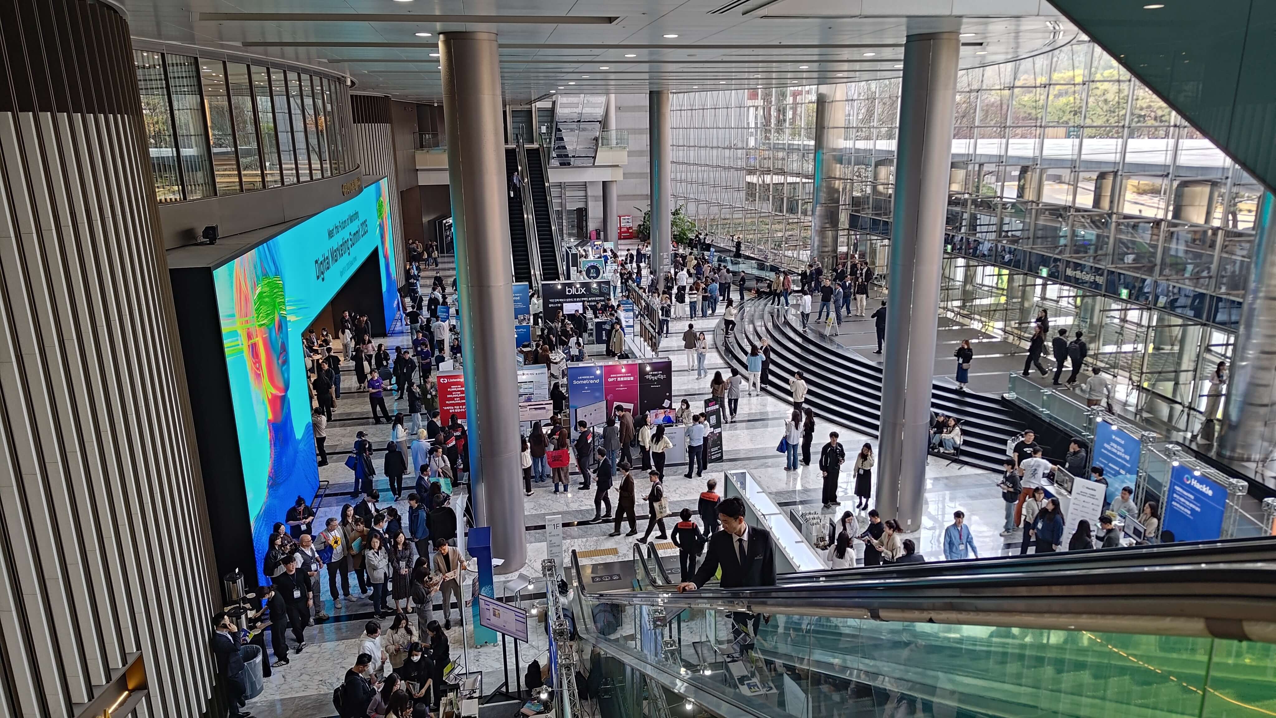 The lobby of Digital Marketing Summit 2025 in Seoul showcases bustling booths, networking, and cutting-edge digital marketing solutions from global brands.